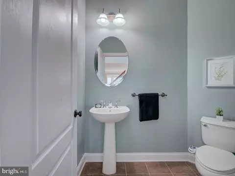 Bath - 43289 Barnstead Dr, Ashburn, VA 20148 photo 1 of 18