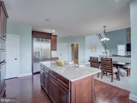 Kitchen - 43289 Barnstead Dr, Ashburn, VA 20148 photo 10 of 10