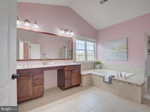 Bath - 43289 Barnstead Dr, Ashburn, VA 20148 photo 11 of 18