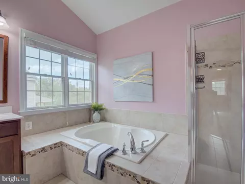 Bath - 43289 Barnstead Dr, Ashburn, VA 20148 photo 14 of 18