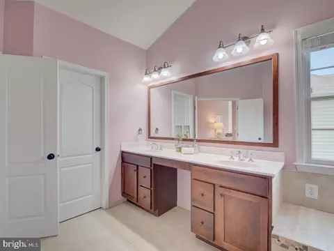 Bath - 43289 Barnstead Dr, Ashburn, VA 20148 photo 17 of 18