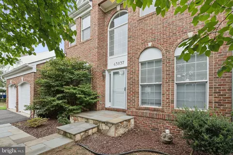 43837 Laurel Ridge Dr, Ashburn, VA 20147