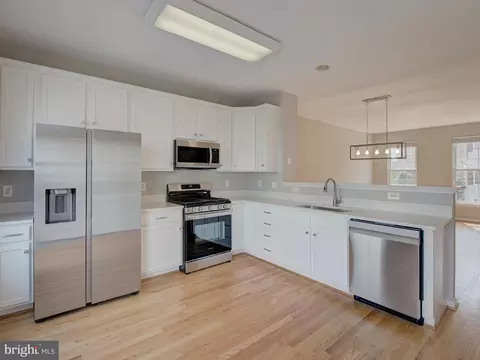 25134 Mcbryde Ter, Chantilly, VA 20152 photo 2