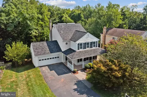 210 Markwood Dr, Sterling, VA 20165