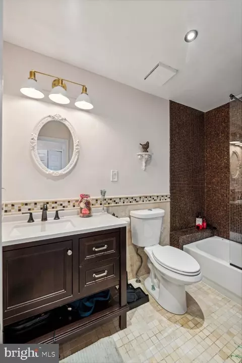 Bath - 20594 Cornstalk Ter #301, Ashburn, VA 20147 photo 1 of 2