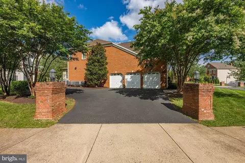 Exterior - 20144 Black Diamond Pl, Ashburn, VA 20147 photo 2 of 15