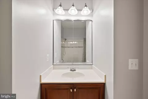 Bath - 20144 Black Diamond Pl, Ashburn, VA 20147 photo 6 of 10