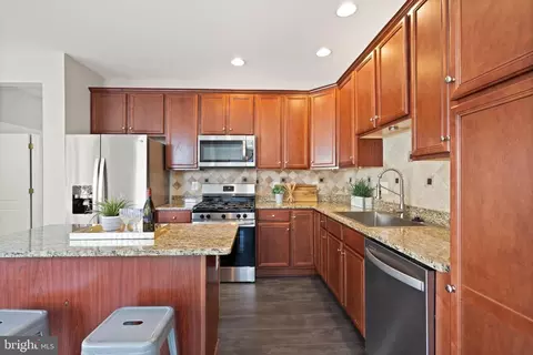 Kitchen - 25191 Bald Eagle Ter, Chantilly, VA 20152 photo 3 of 6