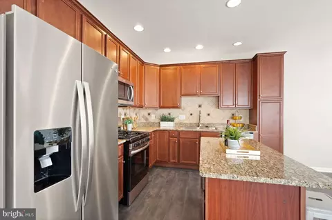Kitchen - 25191 Bald Eagle Ter, Chantilly, VA 20152 photo 2 of 6