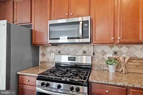 Kitchen - 25191 Bald Eagle Ter, Chantilly, VA 20152 photo 5 of 6