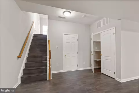 Entry Way - 25191 Bald Eagle Ter, Chantilly, VA 20152 photo 13 of 14