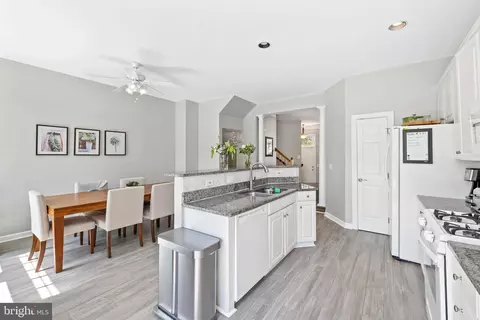 19906 Upland Ter, Ashburn, VA 20147 photo 11