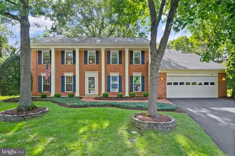 18 Moss Rd, Sterling, VA 20165