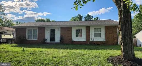 721 N Amelia St, Sterling, VA 20164