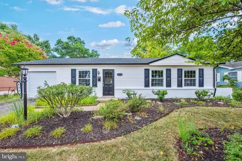 635 W Church Rd, Sterling, VA 20164