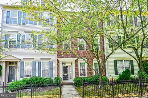 20330 Charter Oak Dr, Ashburn, VA 20147