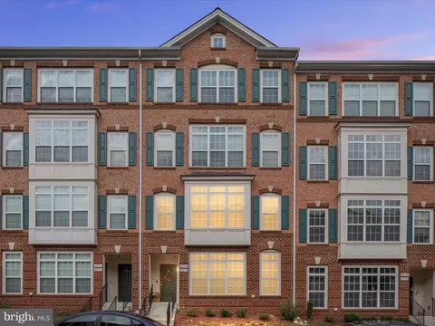 42590 Cardinal Trace Ter, Ashburn, VA 20148