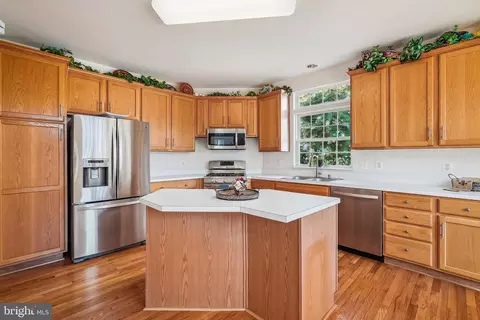 Kitchen - 43735 Tolamac Dr, Ashburn, VA 20147 photo 3 of 4