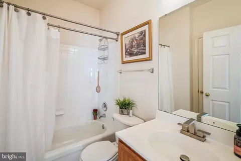 Bath - 43735 Tolamac Dr, Ashburn, VA 20147 photo 2 of 3