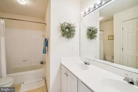 Bath - 43735 Tolamac Dr, Ashburn, VA 20147 photo 3 of 3