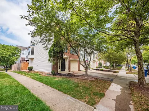 26125 Lands End Dr, Chantilly, VA 20152