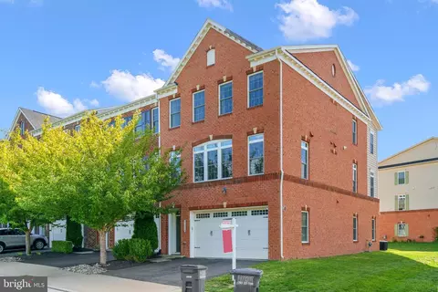 26024 Huntwick Glen Sq, Aldie, VA 20105