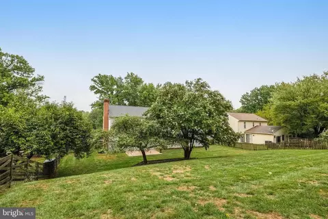 Exterior - 125 Peyton Rd, Sterling, VA 20165 photo 14 of 23