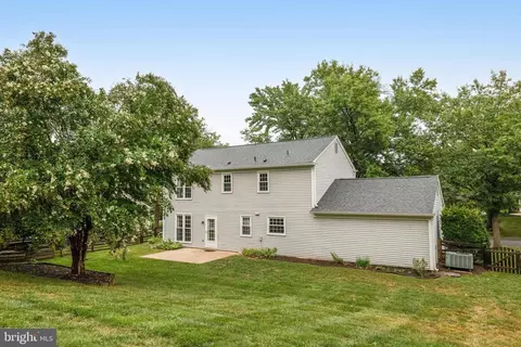 Exterior - 125 Peyton Rd, Sterling, VA 20165 photo 15 of 23