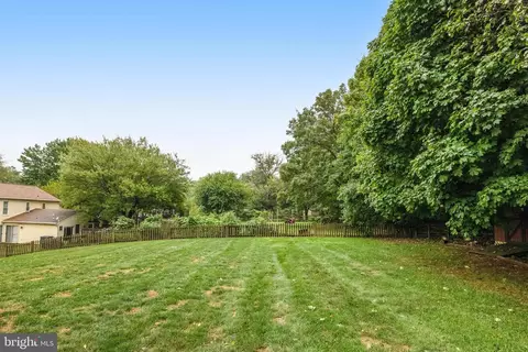 Exterior - 125 Peyton Rd, Sterling, VA 20165 photo 13 of 23