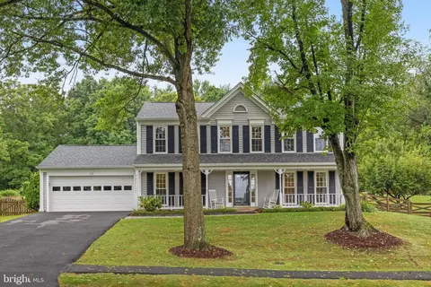 125 Peyton Rd, Sterling, VA 20165