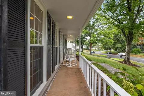 Exterior - 125 Peyton Rd, Sterling, VA 20165 photo 7 of 23