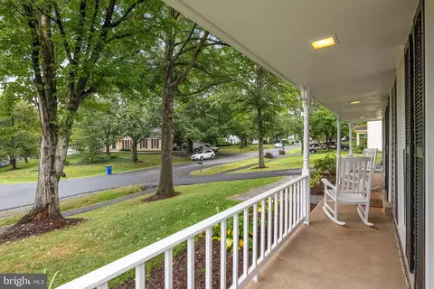 Exterior - 125 Peyton Rd, Sterling, VA 20165 photo 6 of 23