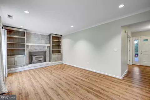 Living - 125 Peyton Rd, Sterling, VA 20165 photo 1 of 5