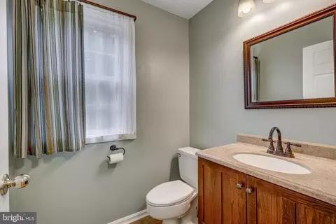 Bath - 125 Peyton Rd, Sterling, VA 20165 photo 1 of 8