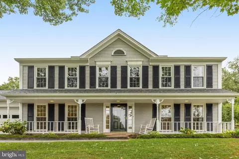 Exterior - 125 Peyton Rd, Sterling, VA 20165 photo 4 of 23