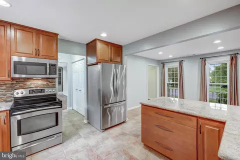 Kitchen - 125 Peyton Rd, Sterling, VA 20165 photo 6 of 6