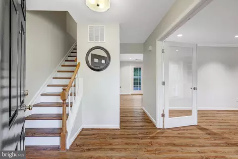 Entry Way - 125 Peyton Rd, Sterling, VA 20165 photo 3 of 6