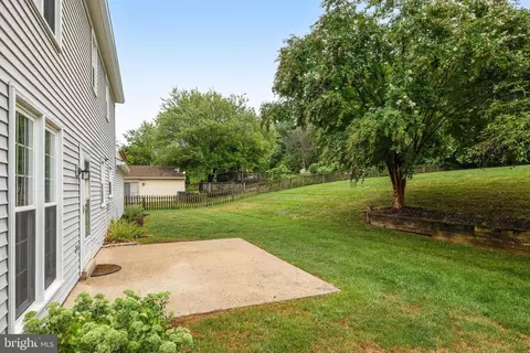 Exterior - 125 Peyton Rd, Sterling, VA 20165 photo 11 of 23