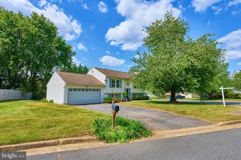 112 S Cameron St, Sterling, VA 20164