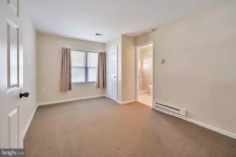 613 E Charlotte St, Sterling, VA 20164 photo 10