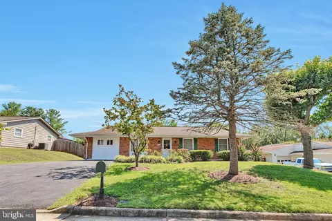 613 E Charlotte St, Sterling, VA 20164