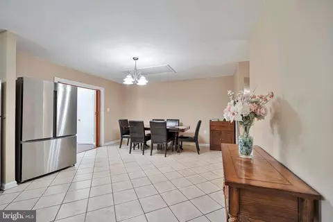 613 E Charlotte St, Sterling, VA 20164 photo 7