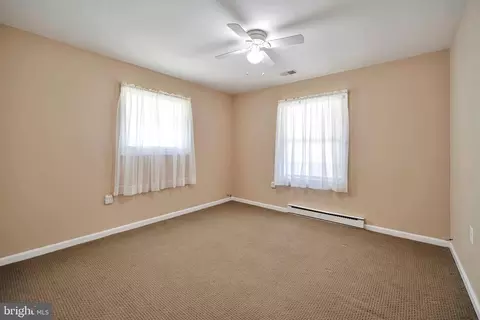 613 E Charlotte St, Sterling, VA 20164 photo 12