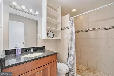 613 E Charlotte St, Sterling, VA 20164 photo 14