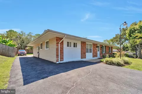 613 E Charlotte St, Sterling, VA 20164 photo 32