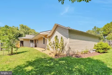 613 E Charlotte St, Sterling, VA 20164 photo 37