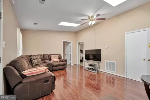 613 E Charlotte St, Sterling, VA 20164 photo 25