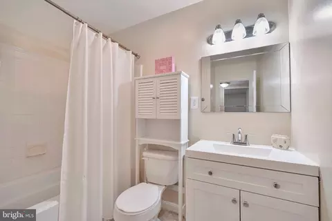 613 E Charlotte St, Sterling, VA 20164 photo 18