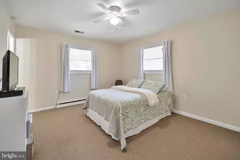 613 E Charlotte St, Sterling, VA 20164 photo 13