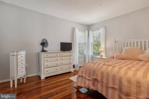 Bedroom - 43064 Stonecottage Pl, Ashburn, VA 20147 photo 2 of 3